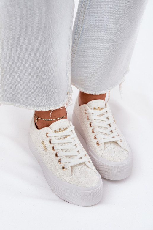 sieviešu puszābaki ar mežģīnēm Lee Cooper LCW-25-31-3438L baltas krāsas