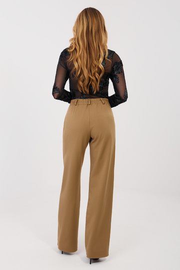 Bikses kamieļa krāsā