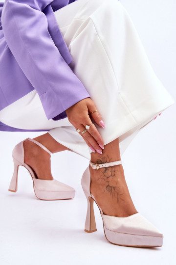  Kurpes  Gaiši sārtas krāsas Madness 2