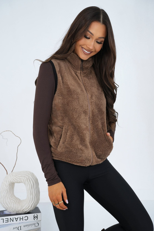 Tumši smilškrāsas veste