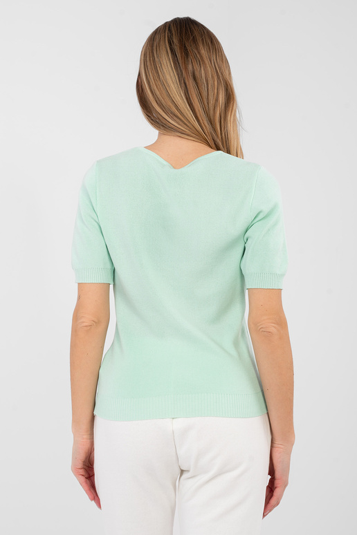 Gaiši zaļš džemperis