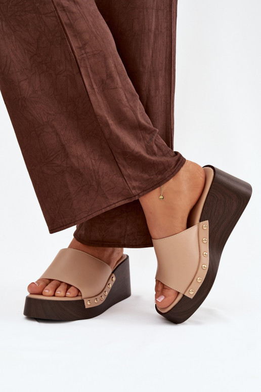 Sieviešu čības uz platformas ar zelta krāsas dzīsliņām smilšu krāsā Arionne