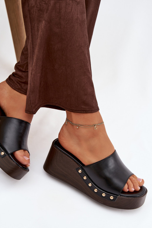 Sieviešu čības uz platformas ar zelta krāsas dzīsliņām melnā krāsā Arionne