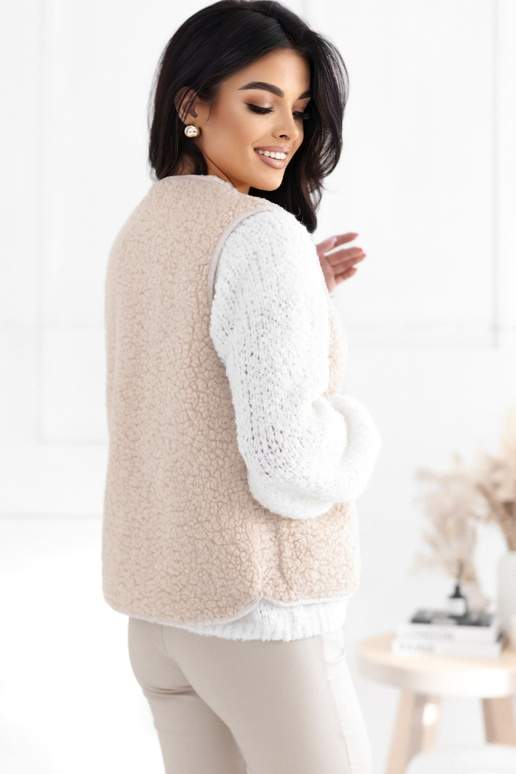 Veste gaiši smilškrāsas