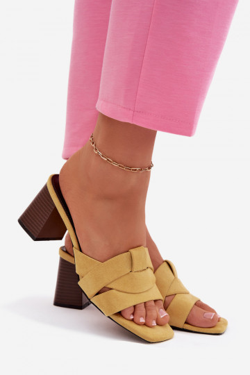 Sieviešu čības ar papēžiem un siksniņām no mākslīgā zamša dzeltenā krāsā Corivelle 2