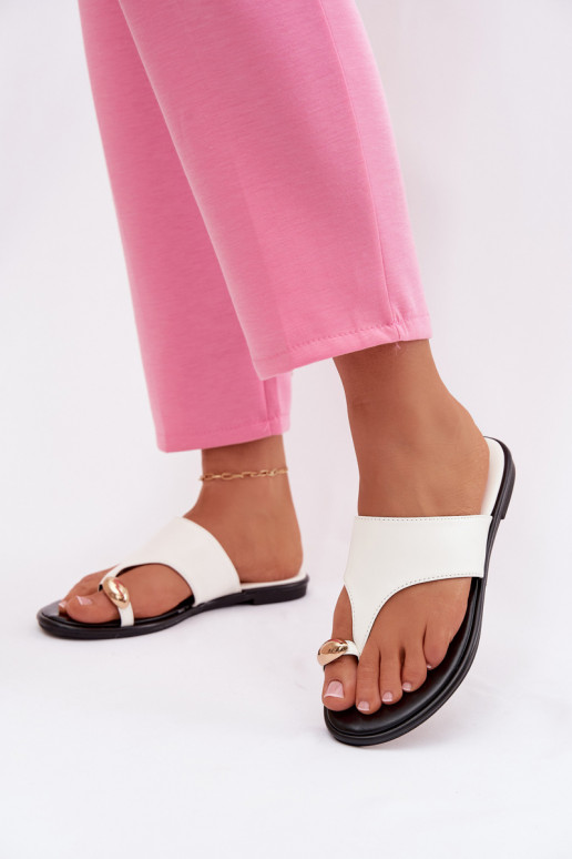 Čības  Eko   Ze Zelta krāsasm Detalem baltas krāsas Lavessa