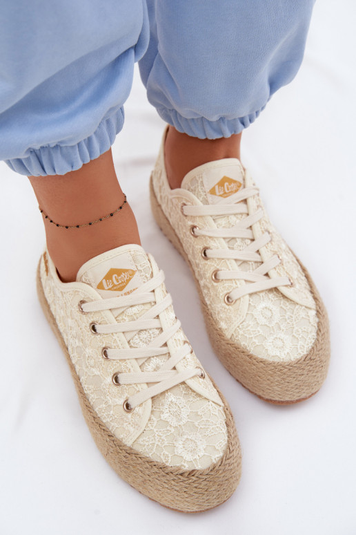 Ar mežģīnēm brīvā laika apavi espadrilles ar platformu Lee Cooper LCIN-26-31-4328 smilšu krāsas