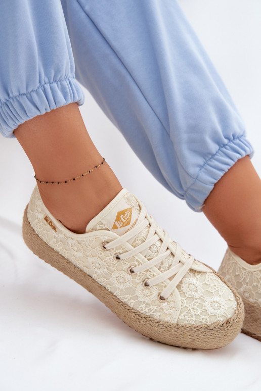 Ar mežģīnēm brīvā laika apavi espadrilles ar platformu Lee Cooper LCIN-26-31-4328 smilšu krāsas