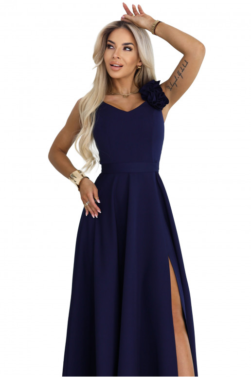 Eleganta vakara maxi kleita ar šķēlumu un rozēm - tumši zila