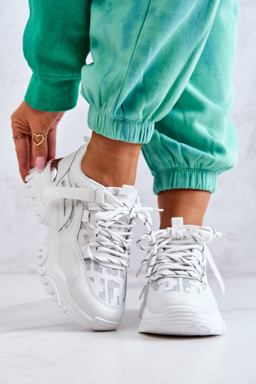 Sneakers modeļa apavi...