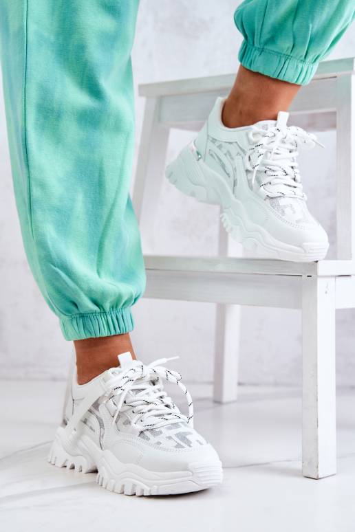 Sneakers modeļa apavi baltas krāsas... Sneakers modeļa apavi baltas krāsas...