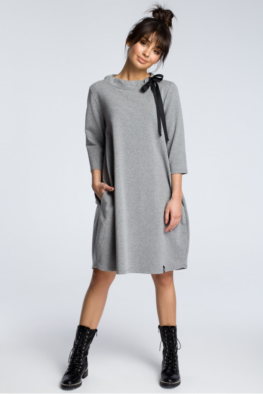 Pelēka oversized kleita ar jostu