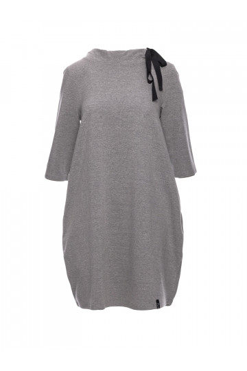Pelēka oversized kleita ar jostu 2