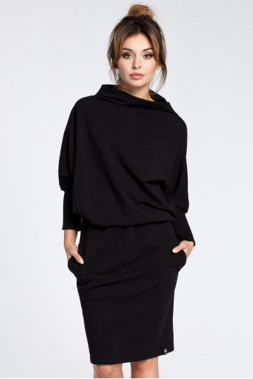 Melna kleita ar kimono piedurknēm