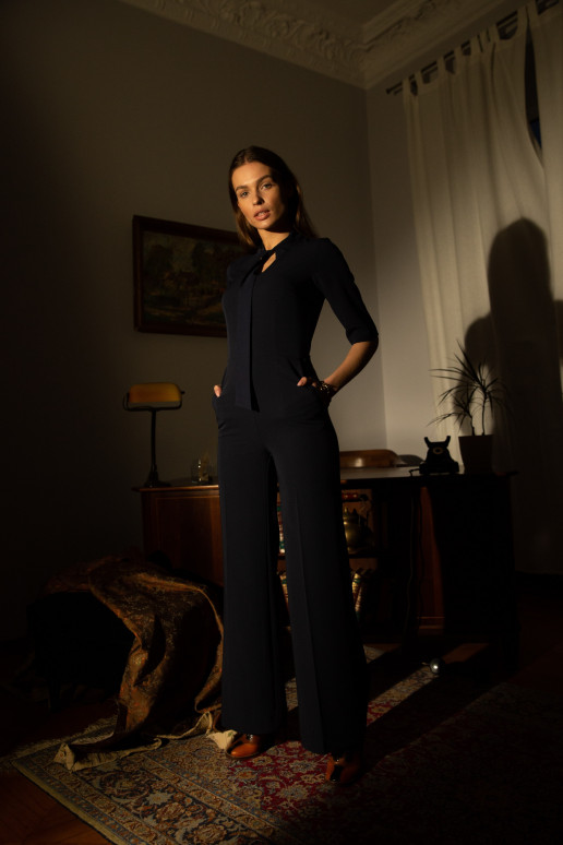 Elegants kombinezons ar kakla saitēm - melns