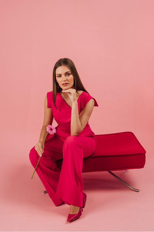 Elegants kombinezons ar asimetrisku izgriezumu - rozā