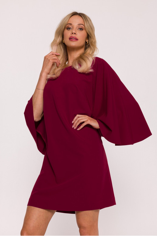 Bordo krāsas mini kleita ar sikspārņu piedurknēm