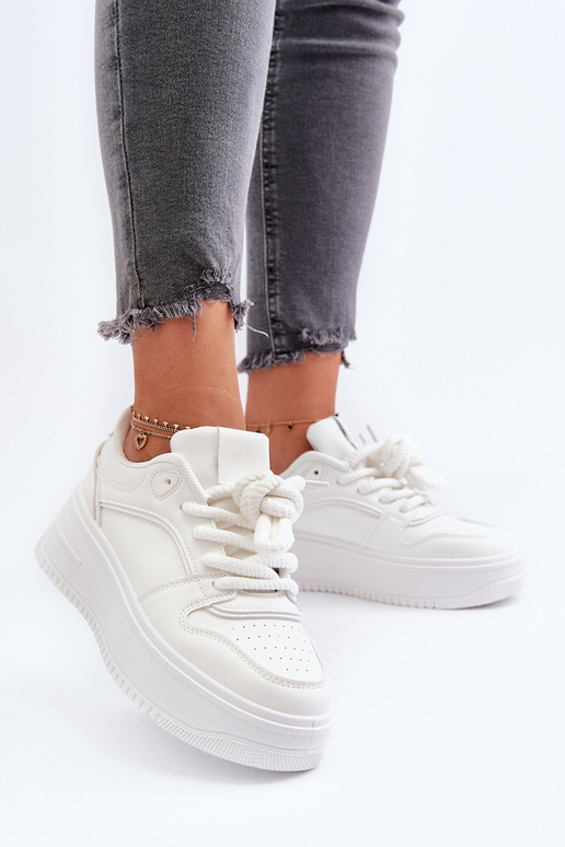 Baltas krāsas sneakers ar platformu...