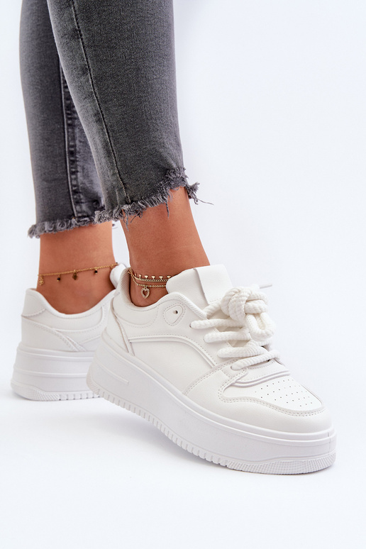 Baltas krāsas sneakers ar platformu...