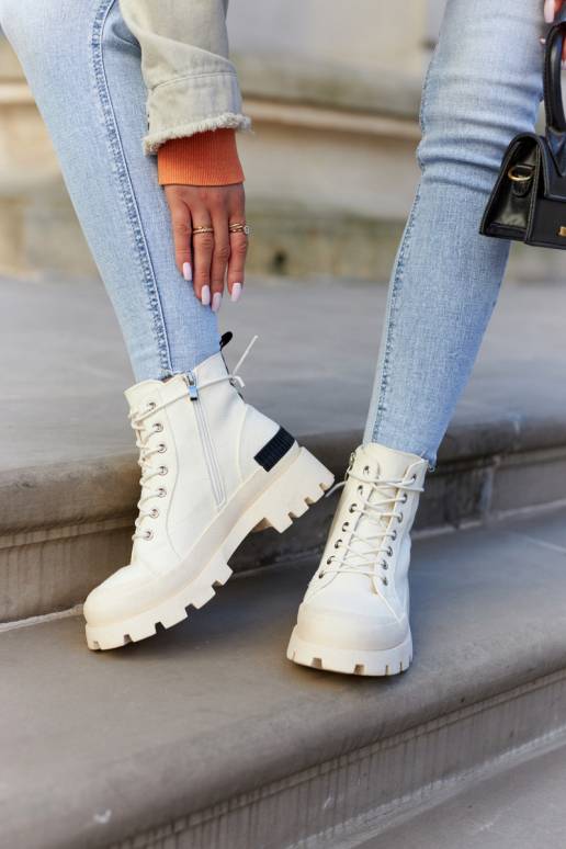 Sieviešu puszābaki Ziloņkaula krāsas... Sieviešu puszābaki Ziloņkaula krāsas...