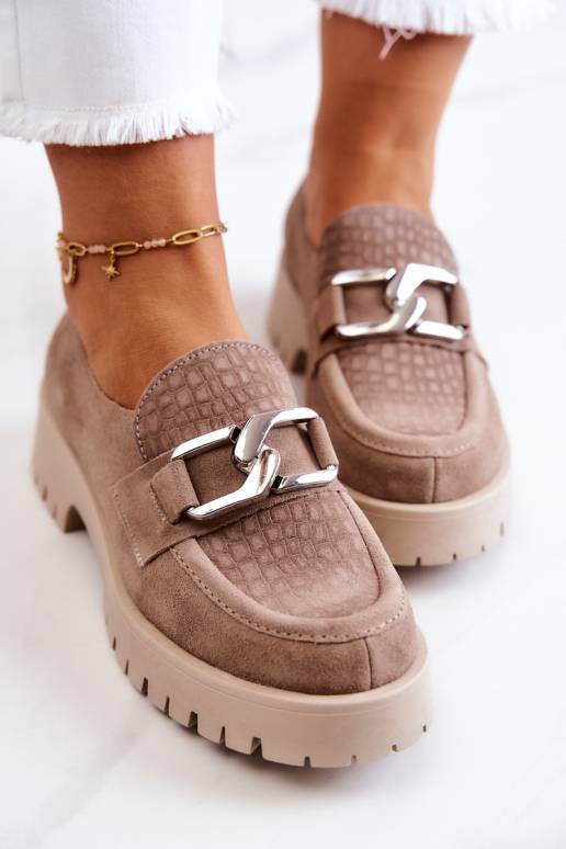 Stilīgas zamšādas apavi smilšu krāsas...