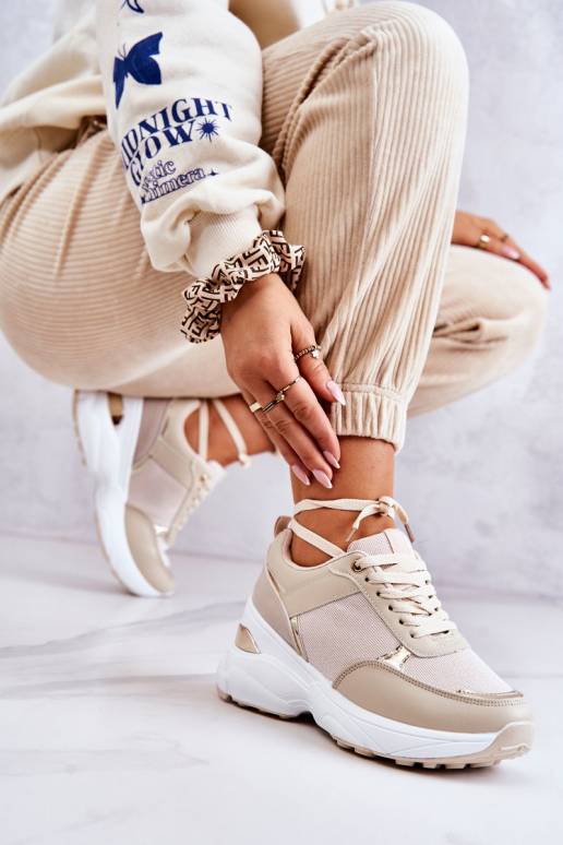 Mirdzoši sporta apavi ar platformu... Mirdzoši sporta apavi ar platformu...