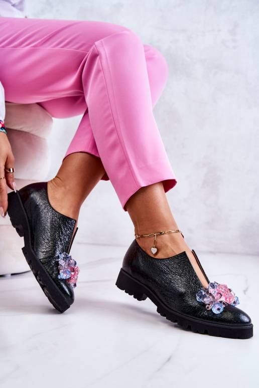 Eleganta stila apavi ar ornamentiem...