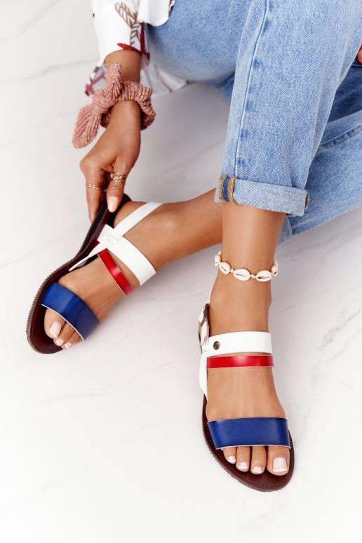 Līdzenas zoles basenes zilas... Līdzenas zoles basenes zilas...