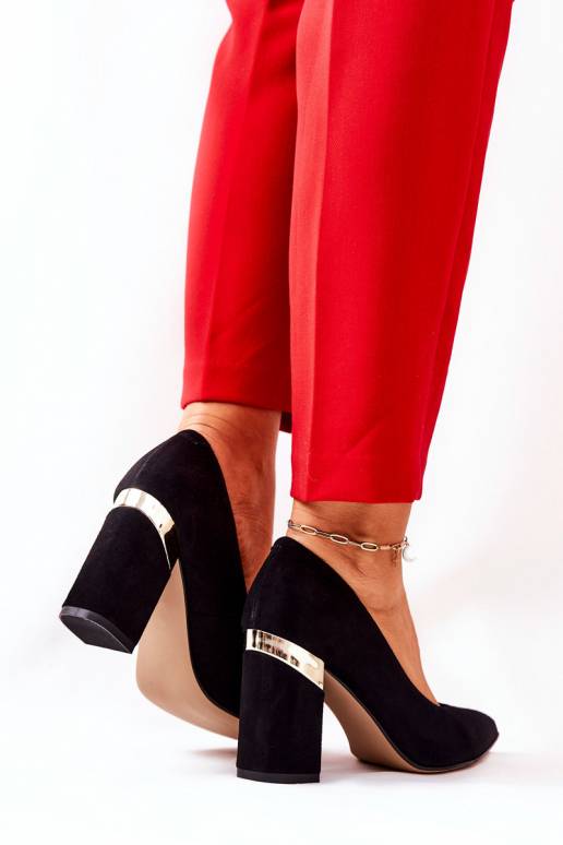 Kurpes melnas krāsas