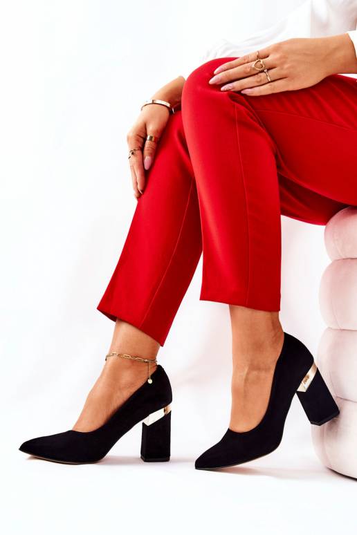 Kurpes melnas krāsas