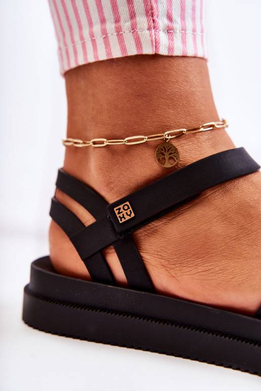 Sieviešu basenes ar lipīgām aizdarēm... Sieviešu basenes ar lipīgām aizdarēm...