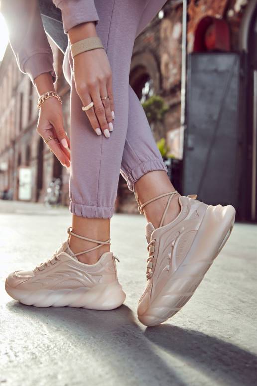 Stilīgas sporta apavi Sneakers modeļa apavi smilšu krāsas Sollero