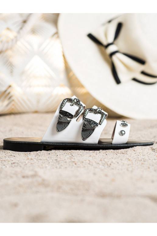 Stilīgas čības ar sprādzēm 