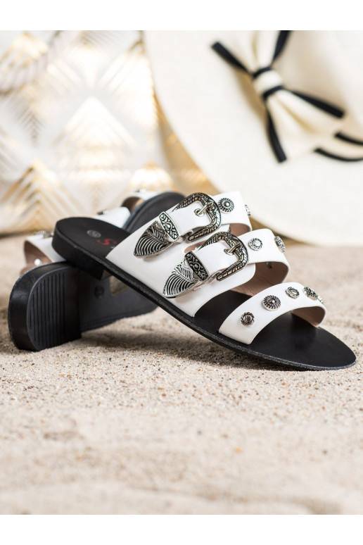 Stilīgas čības ar sprādzēm 