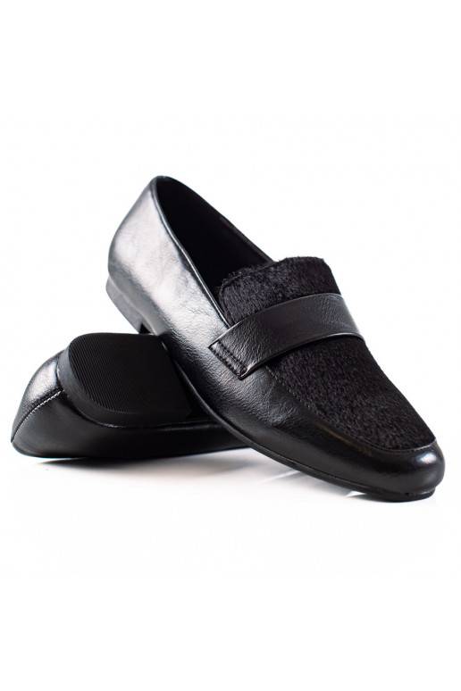 melnas krāsas apavi ar kažokādu 