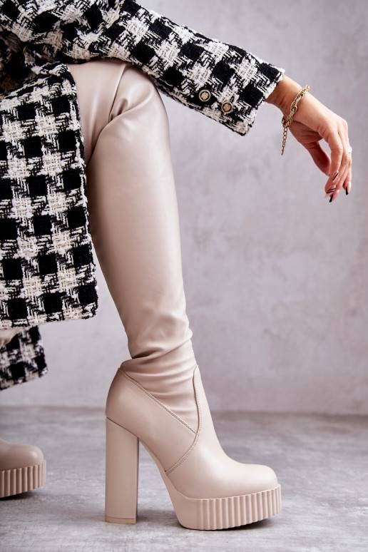 garie zābaki ar platformu smilšu...