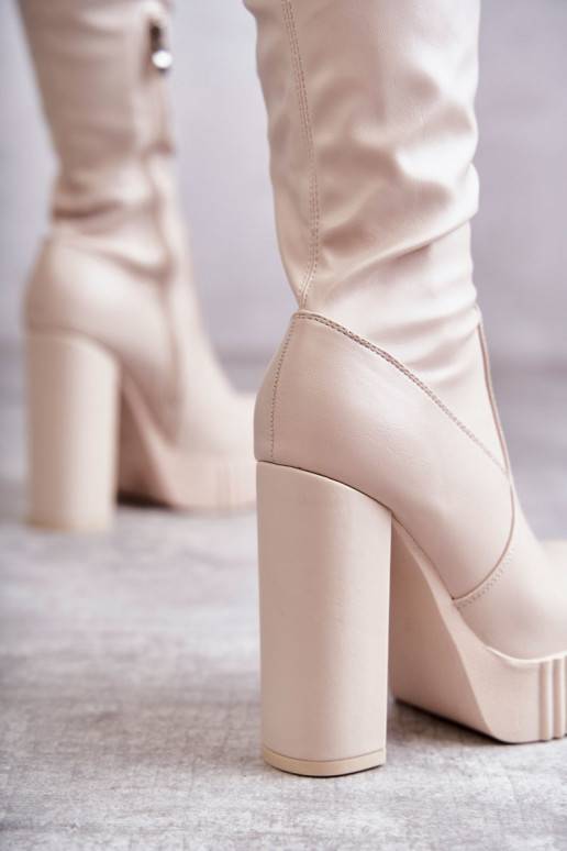 garie zābaki ar platformu smilšu...