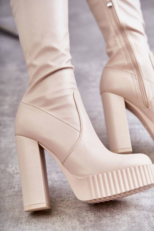 garie zābaki ar platformu smilšu...