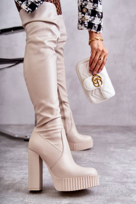 garie zābaki ar platformu smilšu...