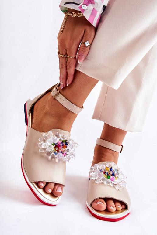 Sandales ar ornamentiem smilšu krāsas...