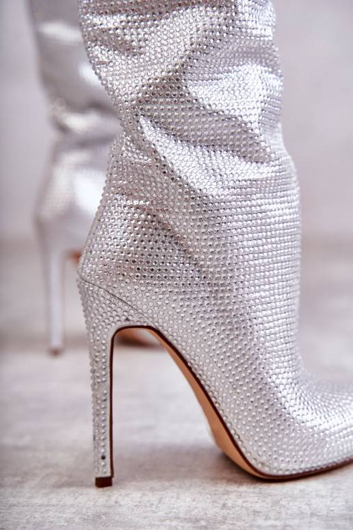 Stilīgasrnas garie zābaki ar papēdi...