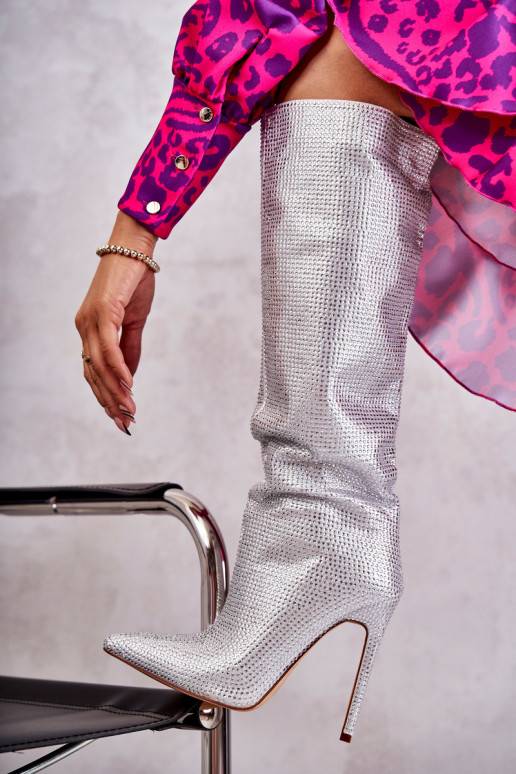 Stilīgasrnas garie zābaki ar papēdi...