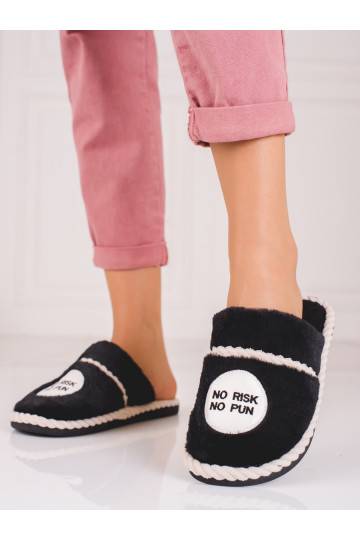 Melnas krāsas čības ar...