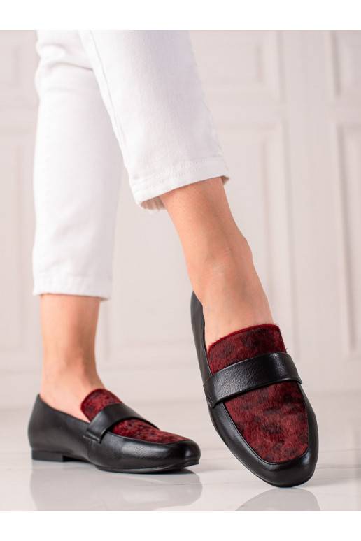 -bordo krāsa kurpes ar kažokādu