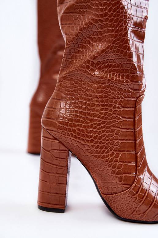 Stilīgasrnas garie zābaki ar papēdi...