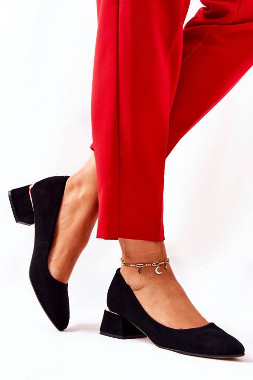 Kurpes melnas krāsas Kurpes melnas krāsas