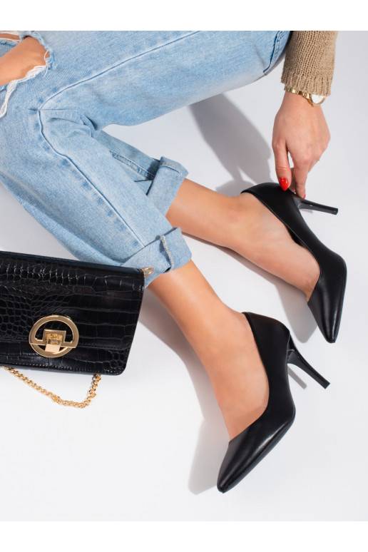   Melnas krāsas puszābaki  Shelovet