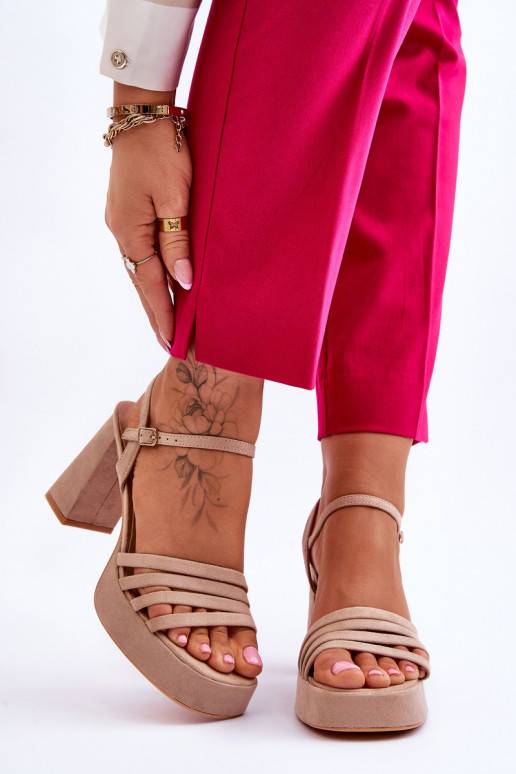 Zamšādas basenes ar papēdi smilšu...