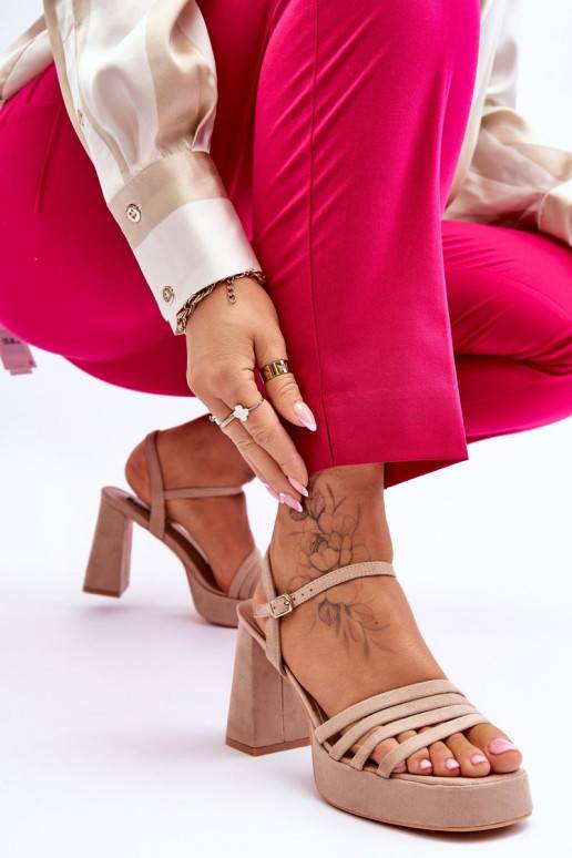 Zamšādas basenes ar papēdi smilšu...