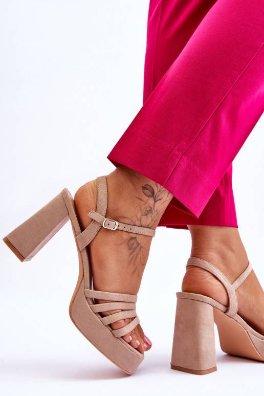 Zamšādas basenes ar papēdi smilšu...